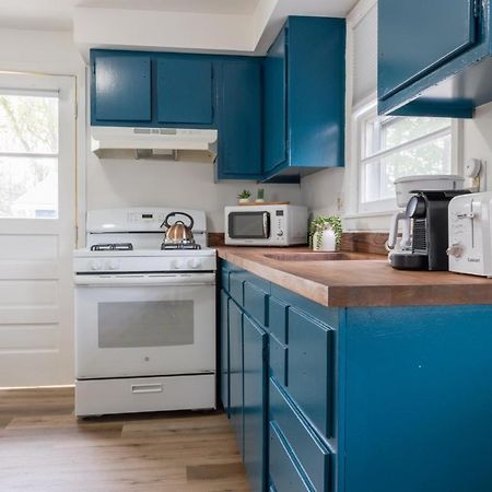 Retro Retreat Renovated 2Br, Desk, No Chore List! Kingston Esterno foto