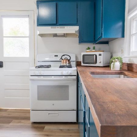 Retro Retreat Renovated 2Br, Desk, No Chore List! Kingston Esterno foto