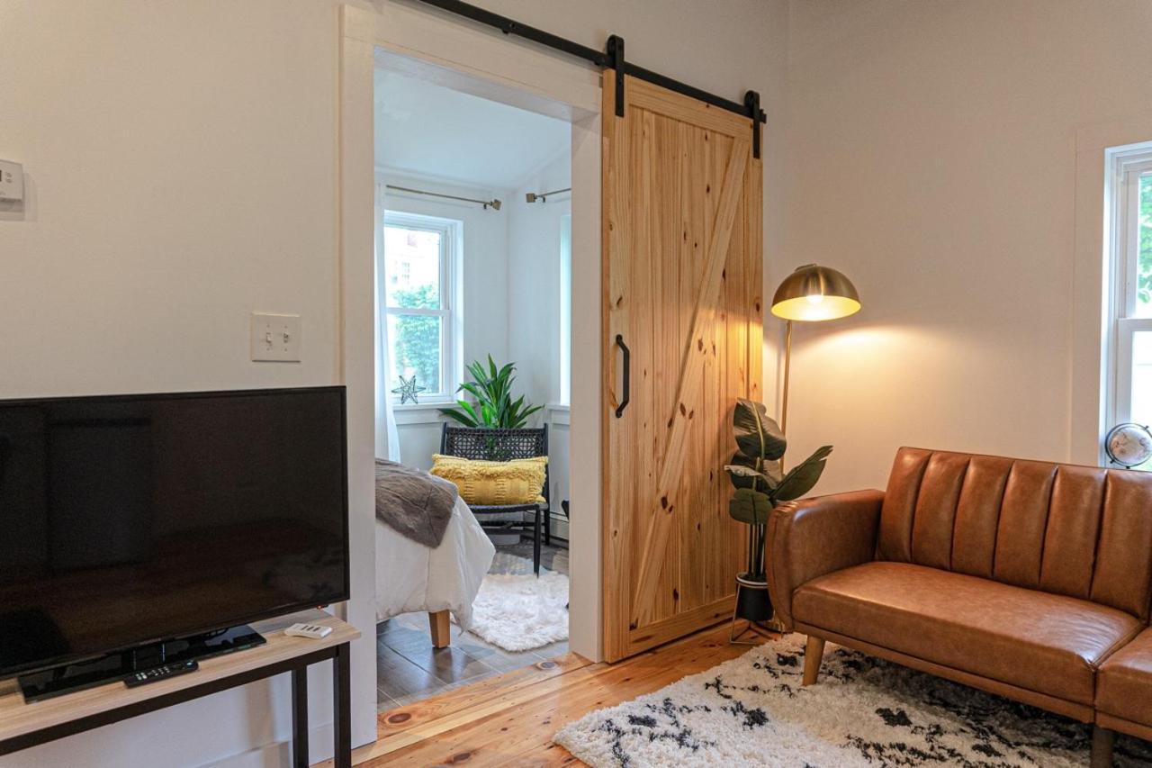 Retro Retreat Renovated 2Br, Desk, No Chore List! Kingston Esterno foto