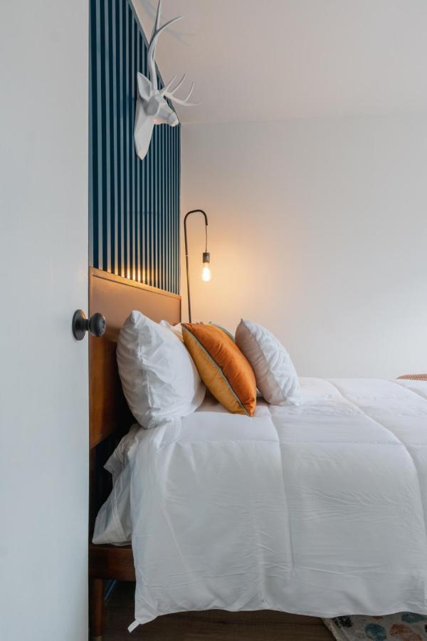 Retro Retreat Renovated 2Br, Desk, No Chore List! Kingston Esterno foto