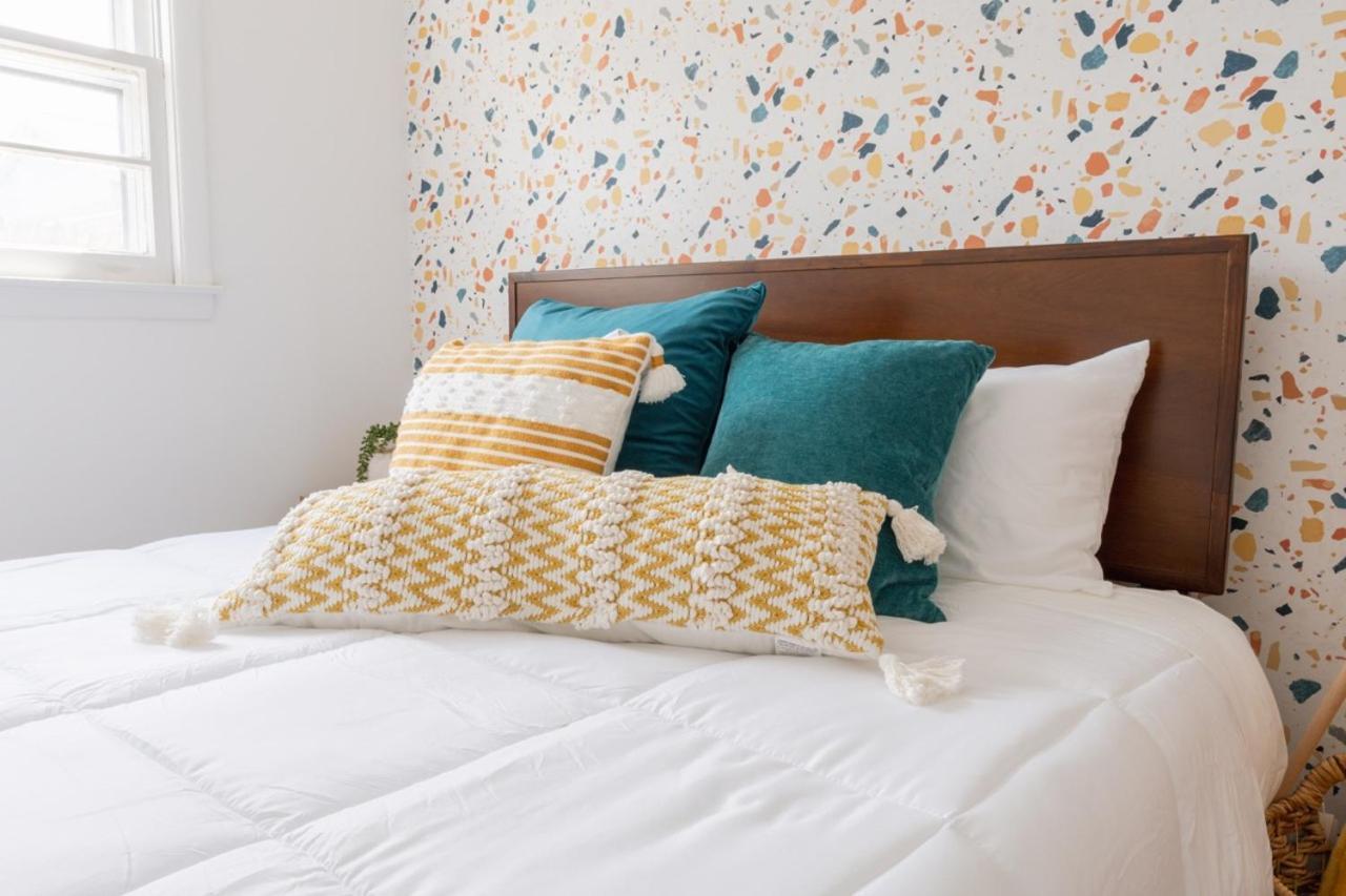 Retro Retreat Renovated 2Br, Desk, No Chore List! Kingston Esterno foto
